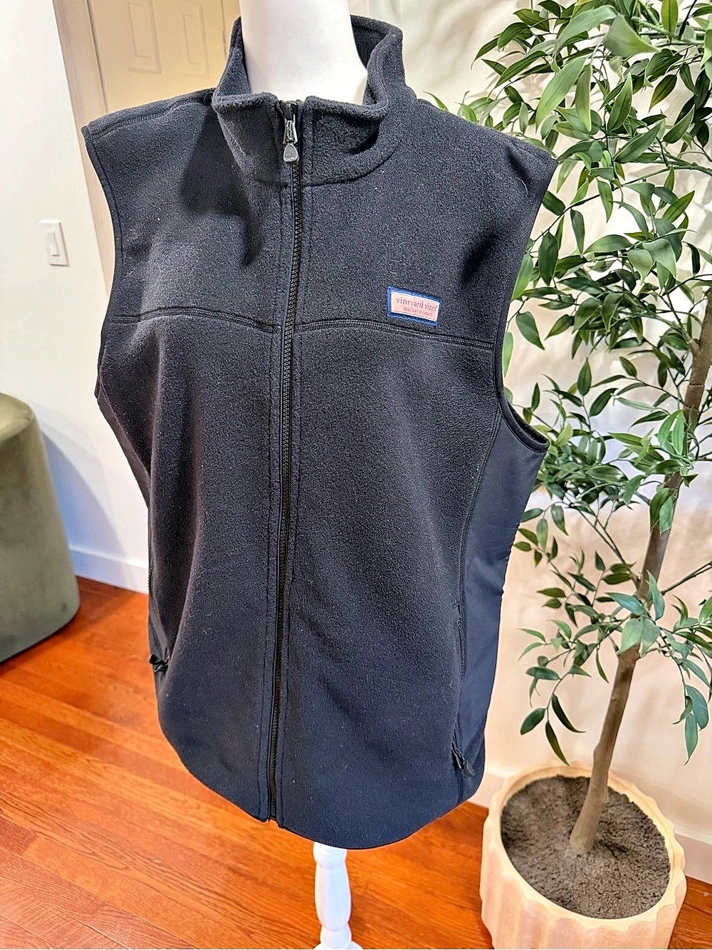 Vineyard Vines Men’s Black Full-Zip Fleece Vest